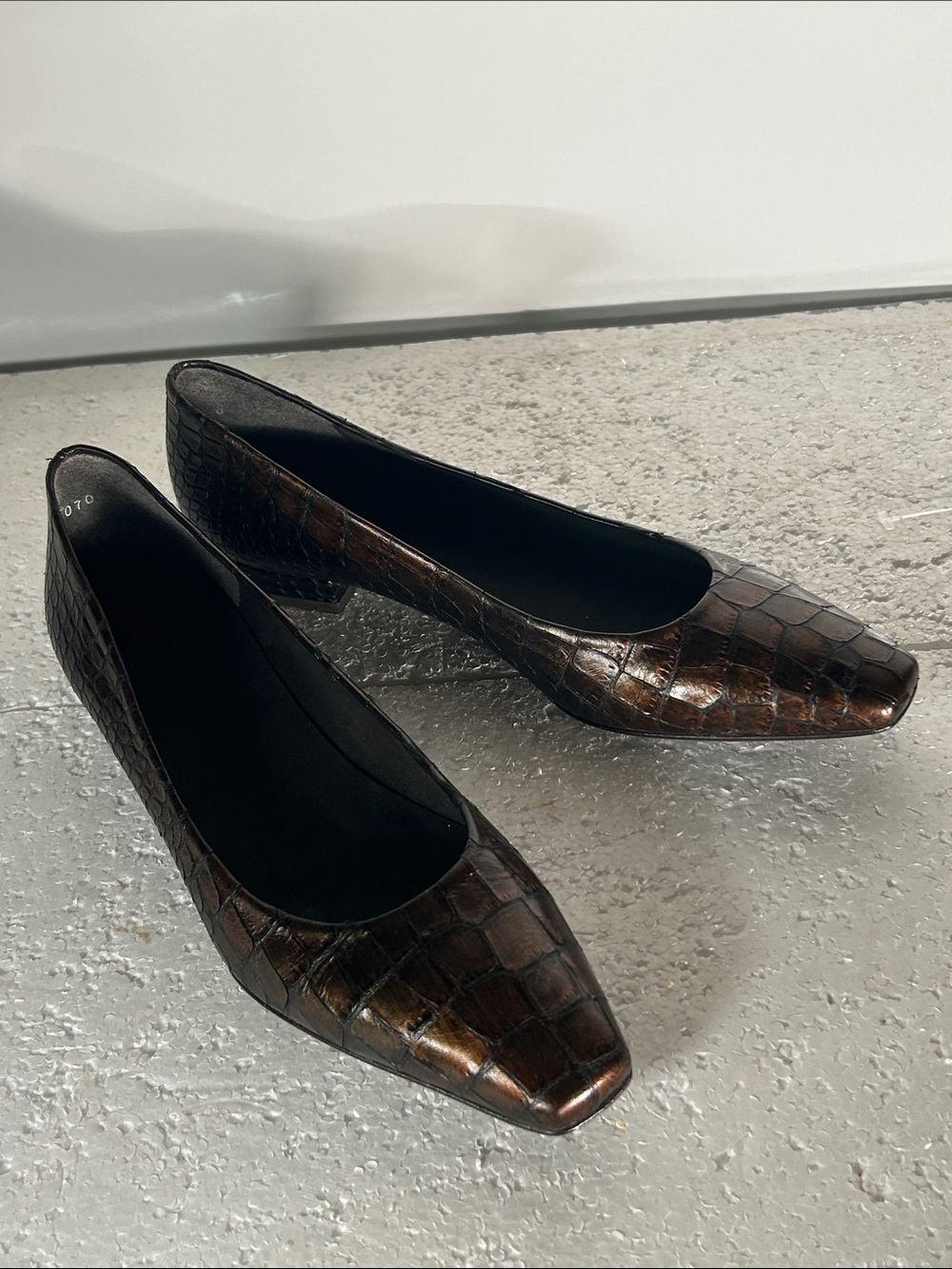 Stuart Weitzman SZ 8 Brown Croc-Embossed Leather Flats Chic Old Money Luxury - Picture 3 of 10